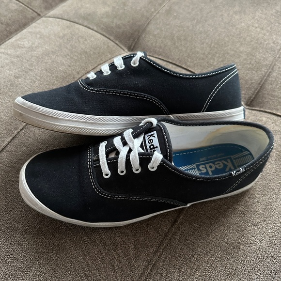 Keds Classic Black Sneakers with White Accents Size 8 - Picture 3 of 9